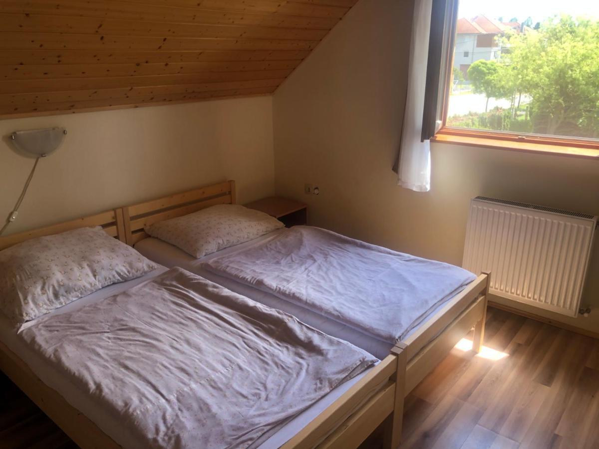 Zalakarosi Egerfa Nyaralohaz Foeldszinti Es Emeleti Apartman מראה חיצוני תמונה