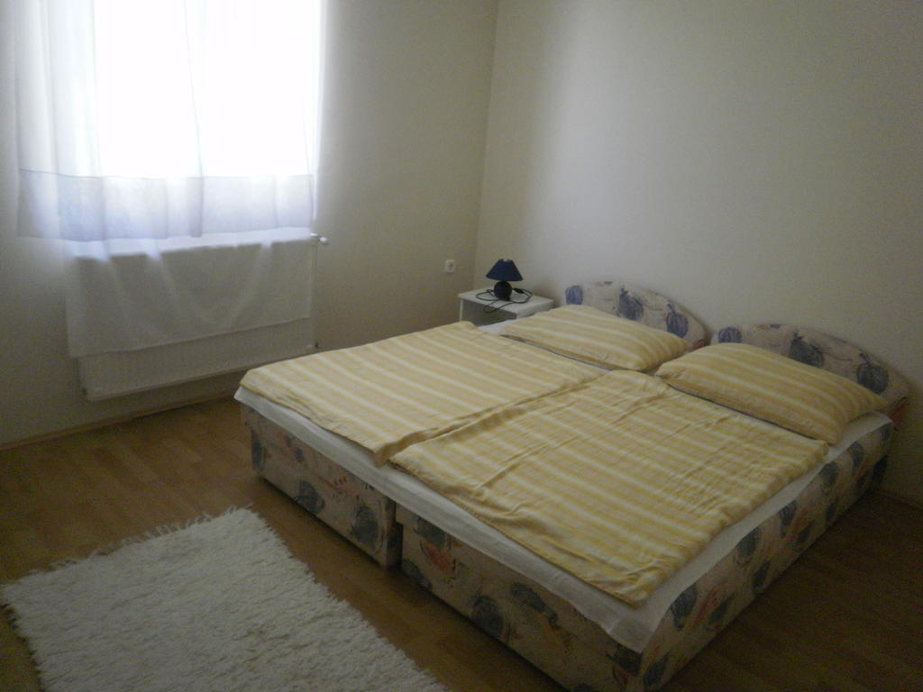 Zalakarosi Egerfa Nyaralohaz Foeldszinti Es Emeleti Apartman מראה חיצוני תמונה