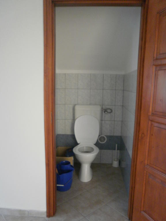 Zalakarosi Egerfa Nyaralohaz Foeldszinti Es Emeleti Apartman חדר תמונה