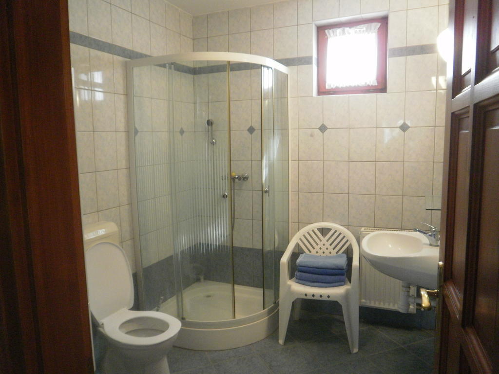 Zalakarosi Egerfa Nyaralohaz Foeldszinti Es Emeleti Apartman חדר תמונה